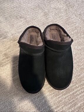 UGG Women Black Suede Shearling-Lined Slip-On Mules